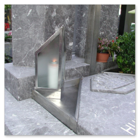 Grabmahl Kalkstein grau 