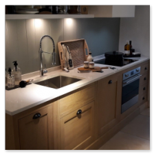 Helle Silestone-Oberfläche, die keine jährliche Imprägnierung benötigt.