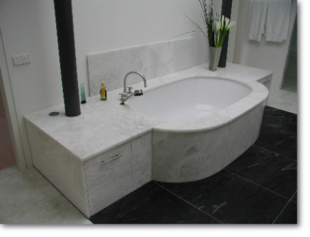 Badewannenverklkeidung teilweise massiv mit Unterbaubadewanne